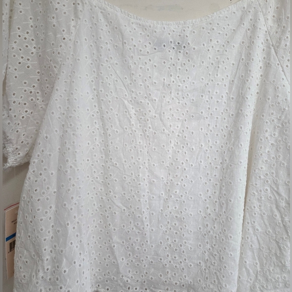 White Eyelet Button-Up Top - Picture 5 of 5